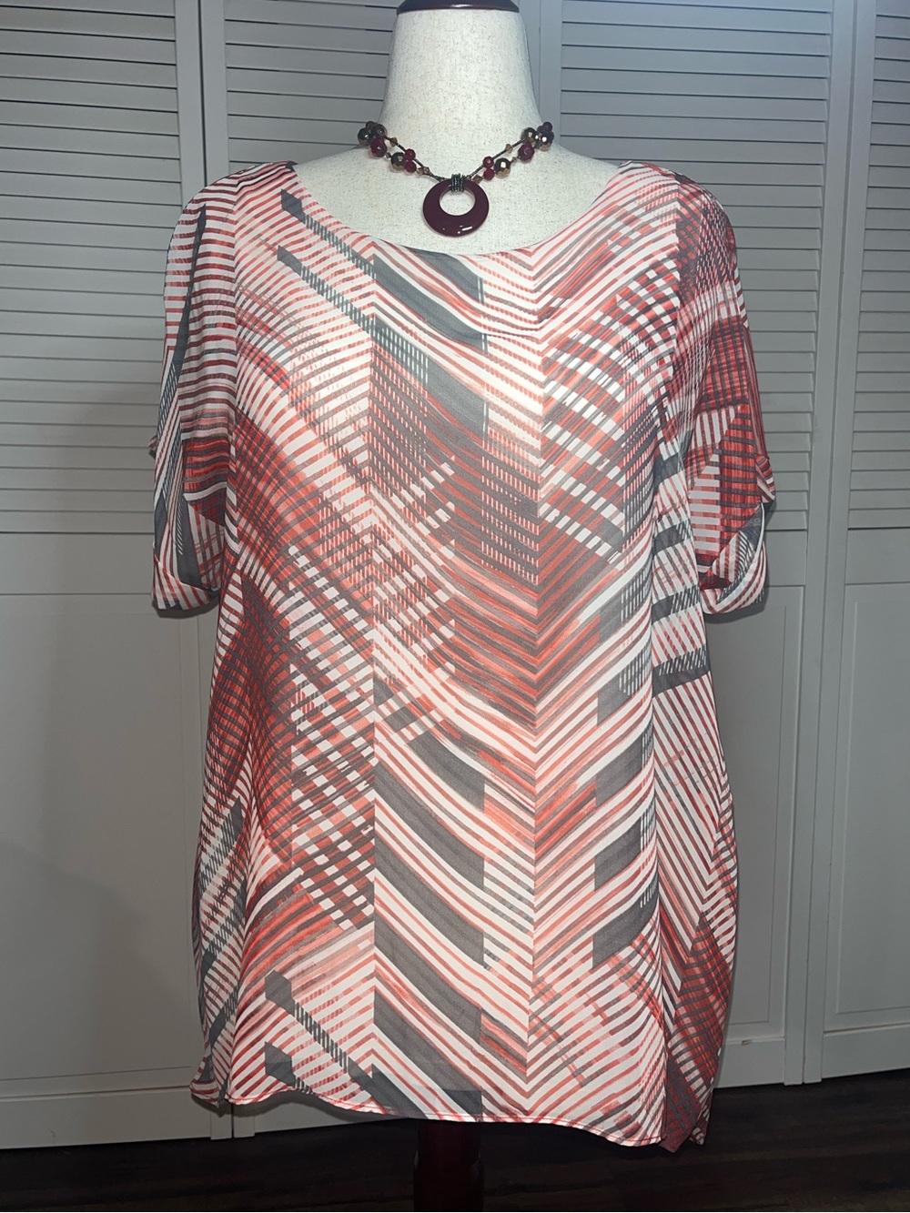 Ruff Hewn Abstract Chevron Short Sleeve Top - Coral Gray